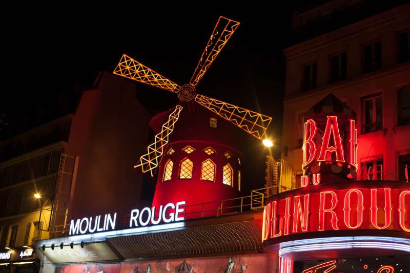 architecture-celebration-christmas-cabaret-moulin-rouge